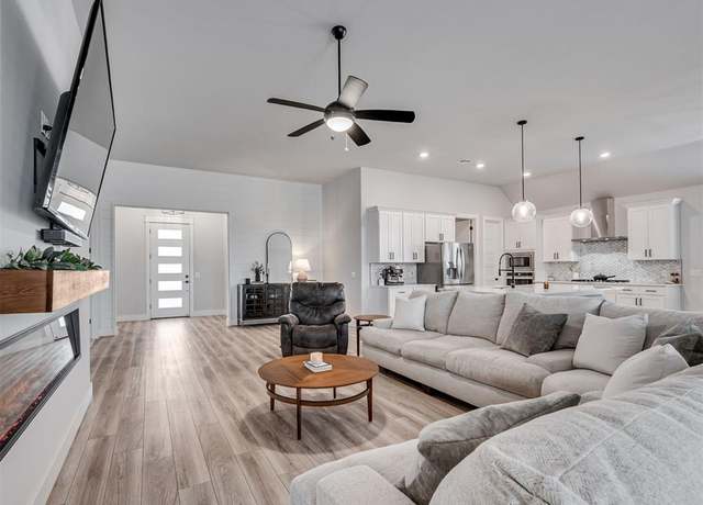 Property at 2262 Jackson Ln, Blanchard, OK 73010, 4 beds, 3 baths