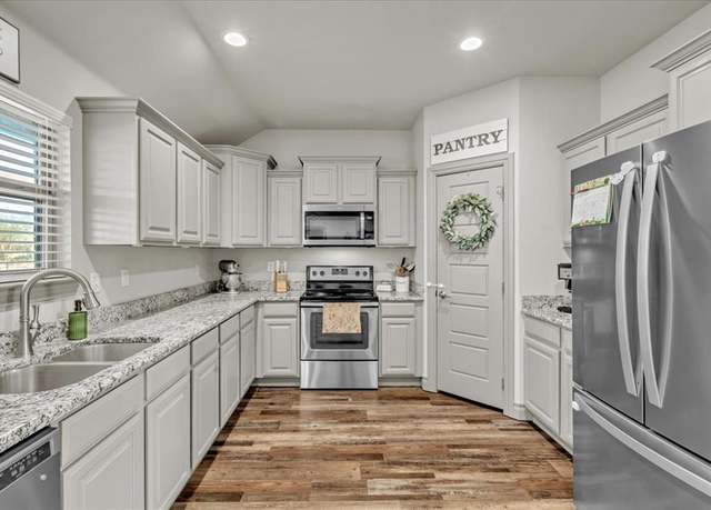 Property at 10800 Marion Dr, Edmond, OK 73034, 3 beds, 2 baths