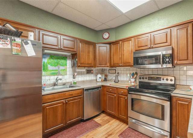 Property at 1511 Avant Ave, Clinton, OK 73601, 2 beds, 1.5 baths