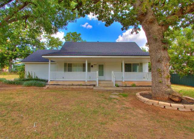 Property at 1870 N 1st St, Harrah, OK 73045, 4 beds, 3 baths