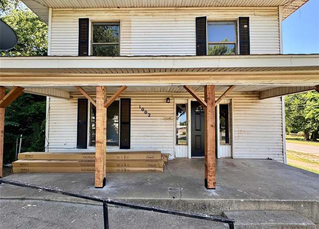 Property at 1002 S 5th St, Chickasha, OK 73018, 5 beds, 2 baths