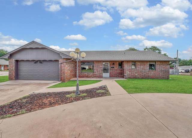 Property at 108 Mockingbird Ln, Elk City, OK 73644, 3 beds, 2.5 baths