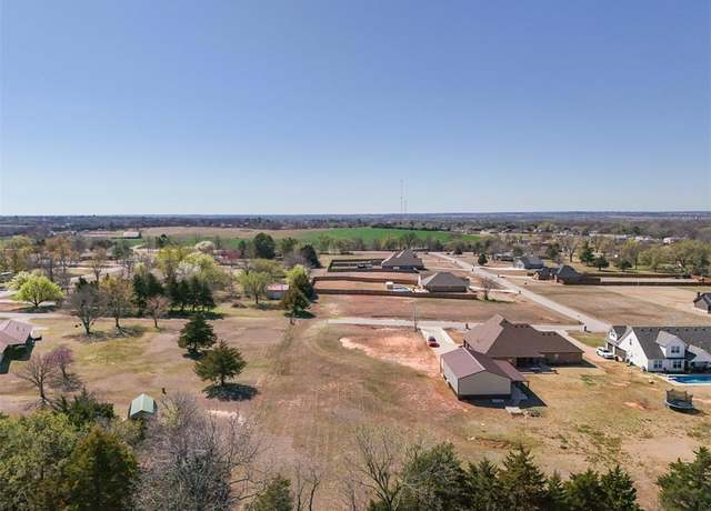 Property at 70 Kristin Ct, Shawnee, OK 74804