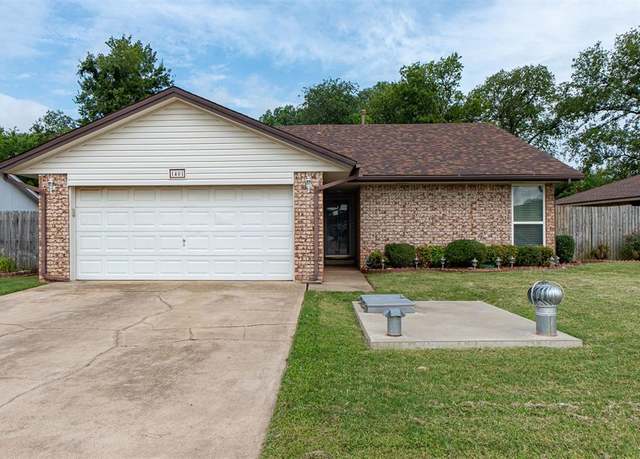 Property at 1401 S Avery Dr, Moore, OK 73160, 3 beds, 2 baths