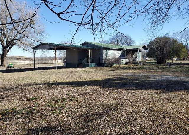 Property at 824 W Houston St, Okemah, OK 74859, 3 beds, 1 bath