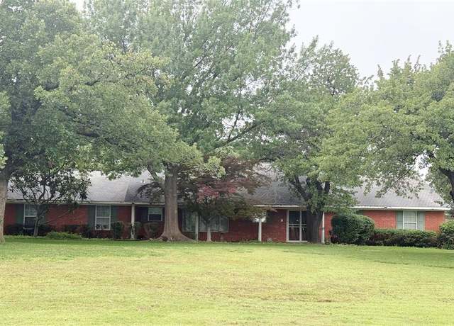 Property at 4205 Karen Dr, Edmond, OK 73013, 4 beds, 3 baths