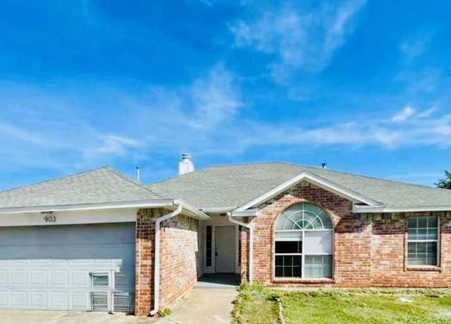 Property at 903 Queens Cir, Edmond, OK 73034, 3 beds, 2 baths