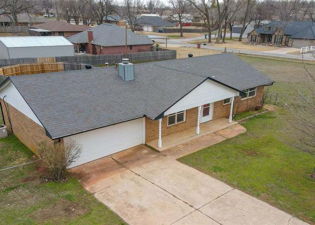 Property at 732 S Pleasant View Dr, Mustang, OK 73064, 3 beds, 2 baths