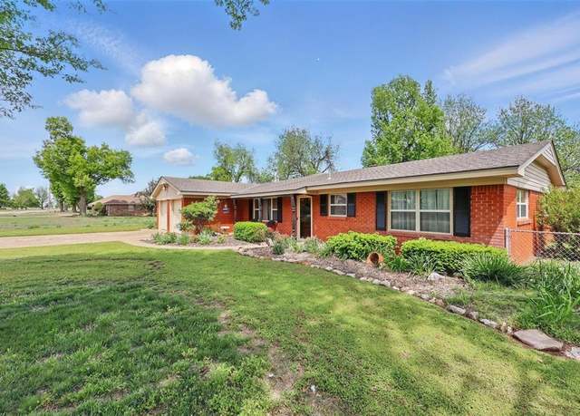 Property at 406 S Pine St, Crescent, OK 73028, 3 beds, 2 baths
