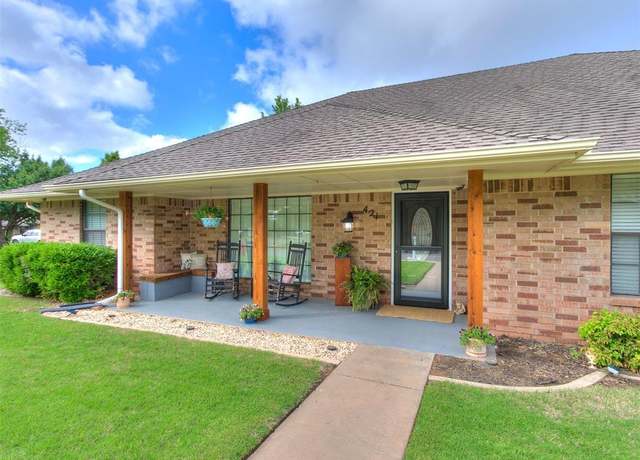 Property at 421 Albany Dr, Edmond, OK 73003, 4 beds, 2 baths