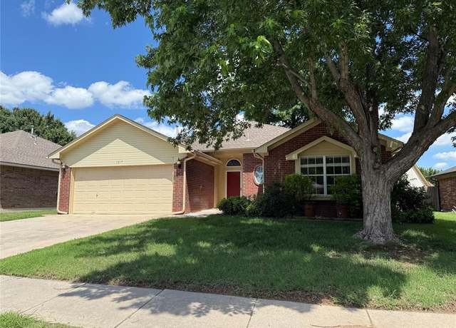 Property at 1617 Briarcreek, Norman, OK 73071, 3 beds, 2 baths