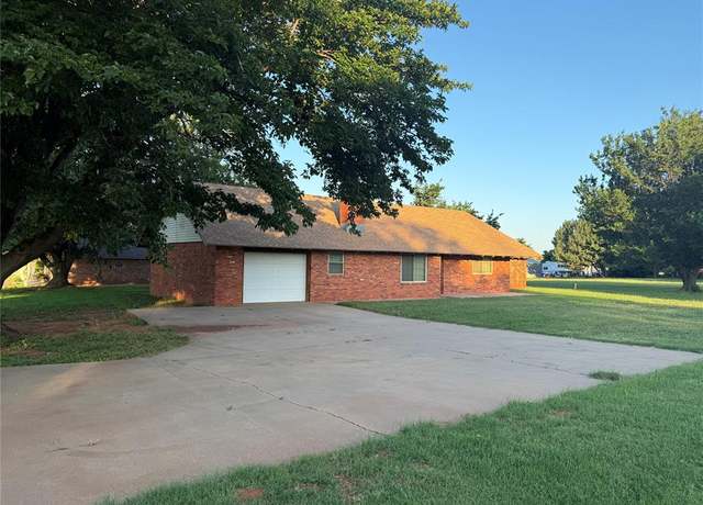 Property at 3510 W 7th St, Elk City, OK 73644, 3 beds, 2.5 baths
