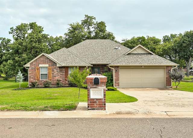 Property at 1061 Lost Oak Dr, Guthrie, OK 73044, 4 beds, 2 baths