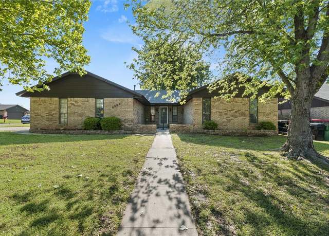 Property at 9800 Honeysuckle Rd, Oklahoma City, OK 73159, 3 beds, 2 baths