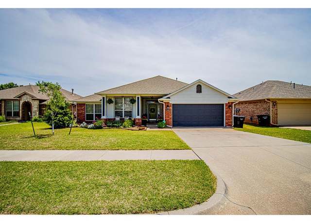 Property at 708 Ashwood Ln, Moore, OK 73160, 5 beds, 3 baths