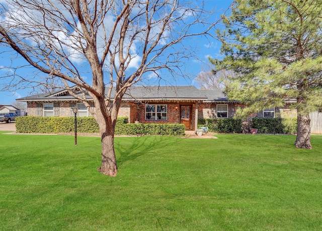 Property at 1602 N 3rd St, Sayre, OK 73662, 3 beds, 2 baths
