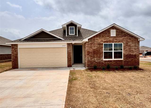 Property at 1204 E Stetson Ln, Mustang, OK 73064, 4 beds, 2 baths
