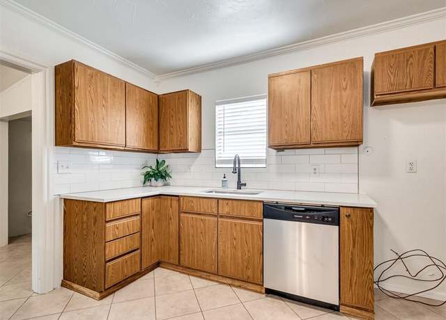 Property at 500 Dakota St, Norman, OK 73069, 3 beds, 1 bath