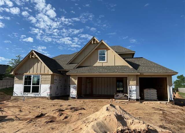 Property at 10156 NW 100th St, Yukon, OK 73099, 4 beds, 3.5 baths