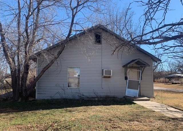 Property at 902 N Broadway St, Sayre, OK 73662