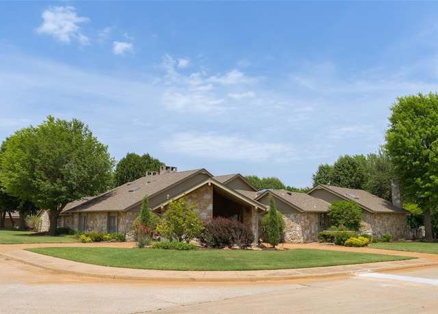 Property at 1103 Saint Andrews Dr, Edmond, OK 73025, 3 beds, 5 baths