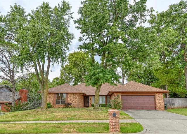 Property at 2101 Riverside Dr, Norman, OK 73072, 3 beds, 2.5 baths