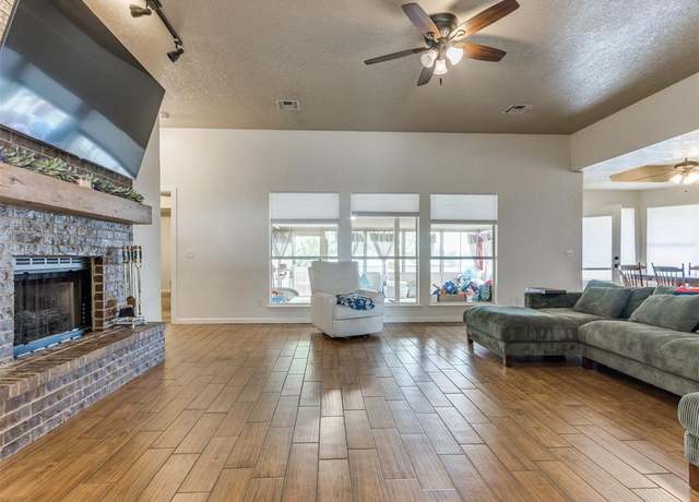 Property at 1505 Clearwater Dr, Norman, OK 73071, 3 beds, 2 baths