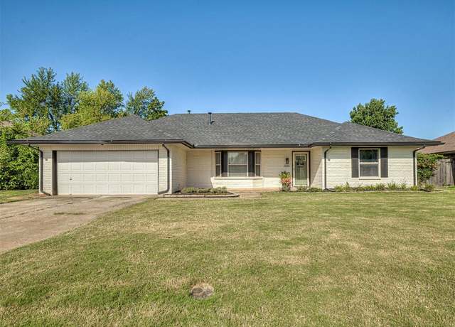 Property at 2309 S Avery Ave, Midwest City, OK 73130, 3 beds, 2 baths
