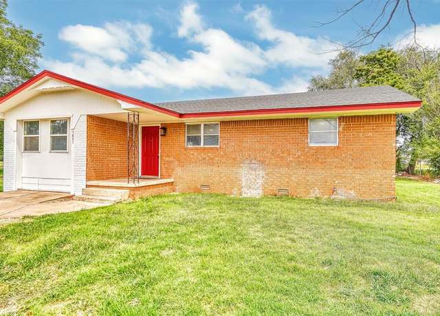 Property at 1601 W 5th St, Elk City, OK 73644, 3 beds, 2 baths