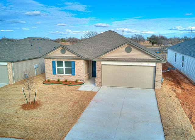 Property at 3119 Valley Dr, Chickasha, OK 73018, 3 beds, 2 baths