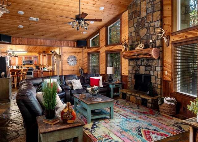 Property at 406 Woodland Cir, Broken Bow, OK 74728, 4 beds, 3 baths