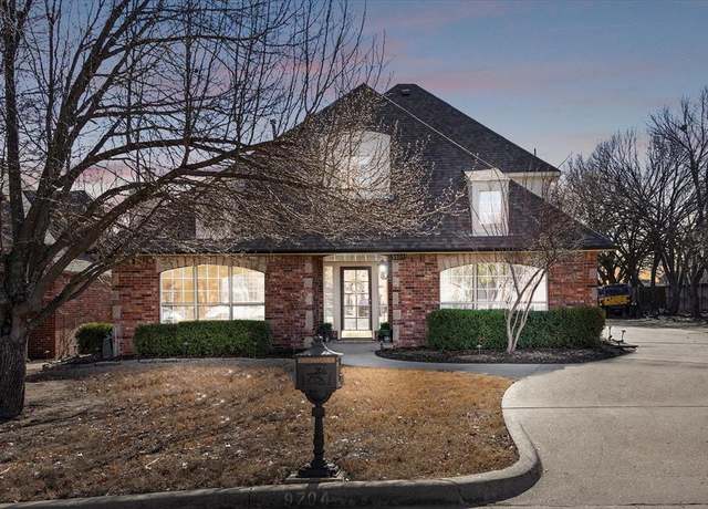 Property at 9704 E 99th St, Tulsa, OK 74133, 4 beds, 3.5 baths