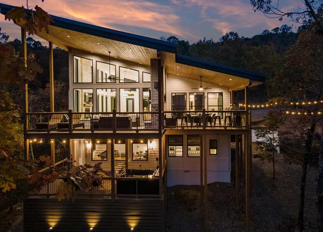 Property at 929 Carter Mountain Trl, Broken Bow, OK 74728, 2 beds, 2.5 baths