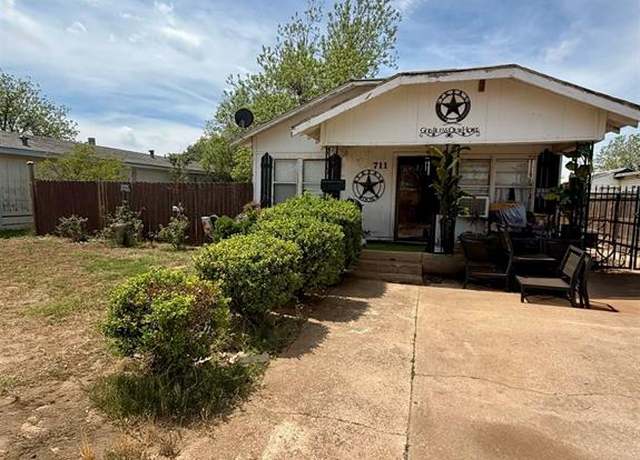 Property at 711 N Julian St, Altus, OK 73521, 2 beds, 1 bath