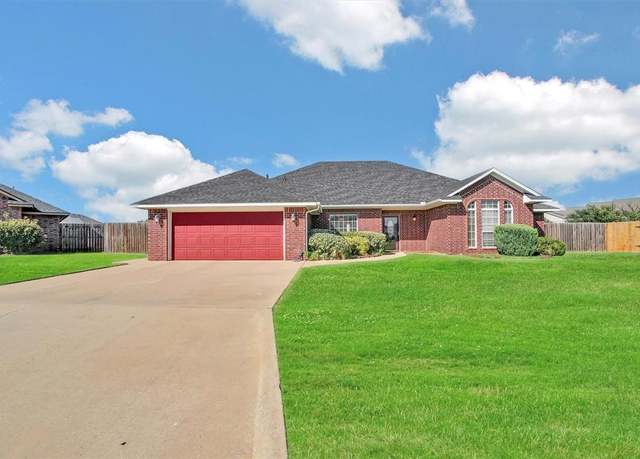 Property at 1817 Hunter Pointe Cir, Altus, OK 73521, 4 beds, 3 baths