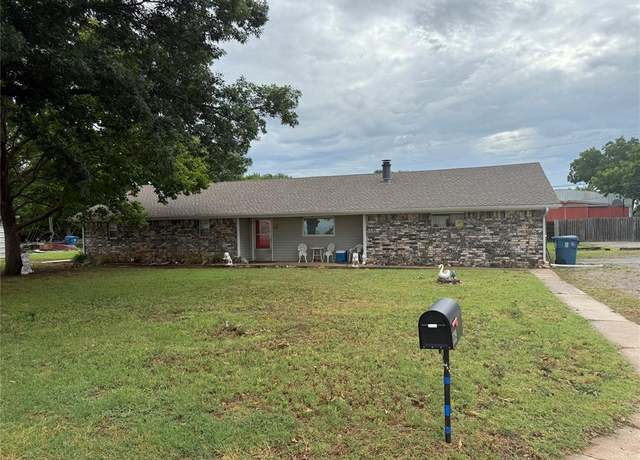 Property at 1319 N Cook, Cordell, OK 73632, 3 beds, 2 baths