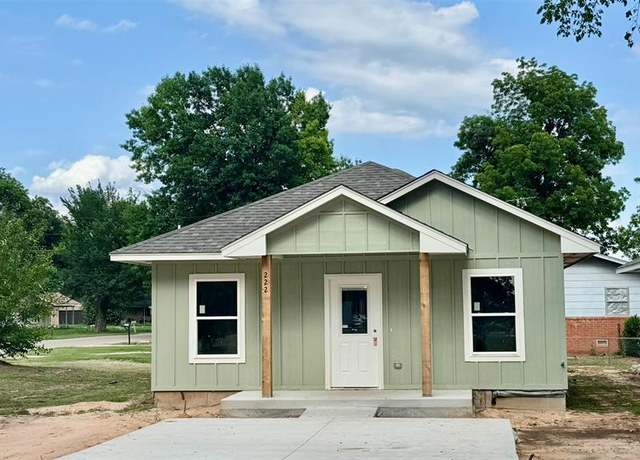 Property at 222 N 13th St, Perry, OK 73077, 2 beds, 2 baths