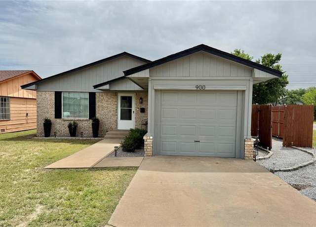 Property at 900 N Grady St, Altus, OK 73521, 3 beds, 2 baths