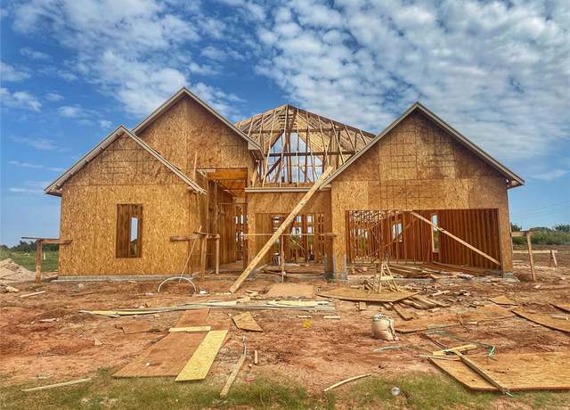 Property at 19400 S Country Dr, Edmond, OK 73012, 4 beds, 3 baths
