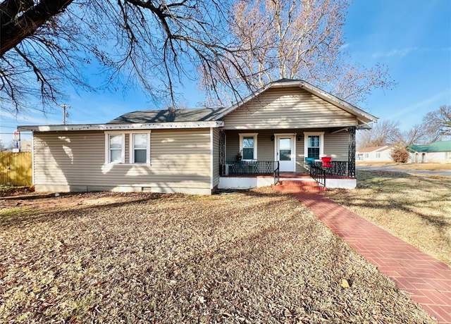 Property at 223 N Randall Ave, Elk City, OK 73644, 3 beds, 2 baths