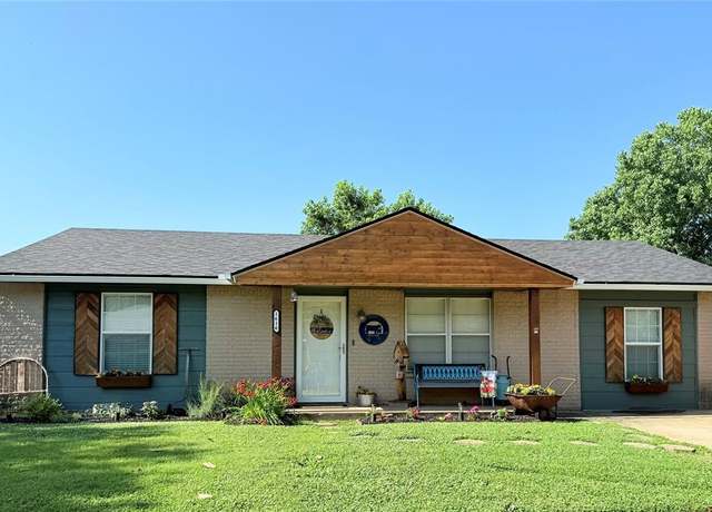 Property at 1616 NE 5th St, Moore, OK 73160, 3 beds, 1 bath