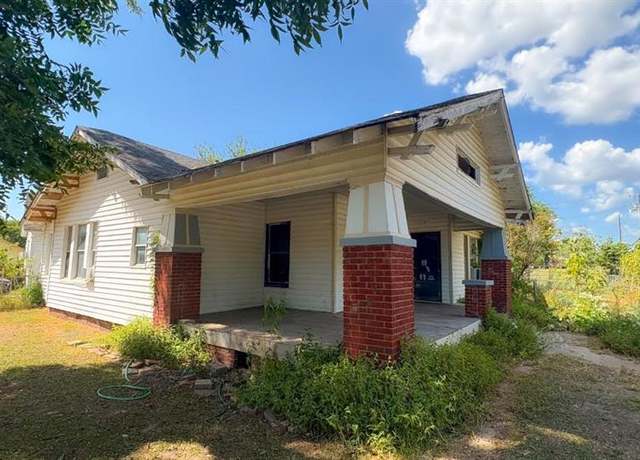 Property at 501 NW E ST St, Ardmore, OK 73401, 3 beds, 2 baths