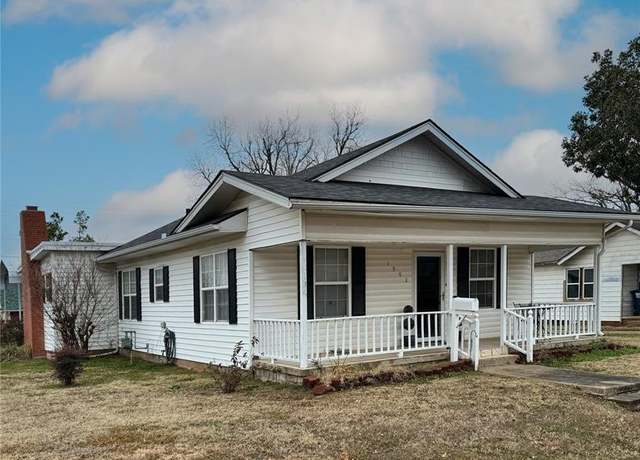 Property at 1902 N Park Ave, Shawnee, OK 74804, 3 beds, 2 baths