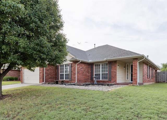 Property at 326 Bozeman Trl, Edmond, OK 73003, 4 beds, 2 baths