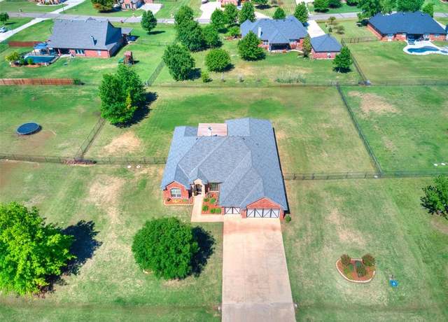 Property at 14343 Old Barn Rd, Edmond, OK 73025, 4 beds, 3 baths