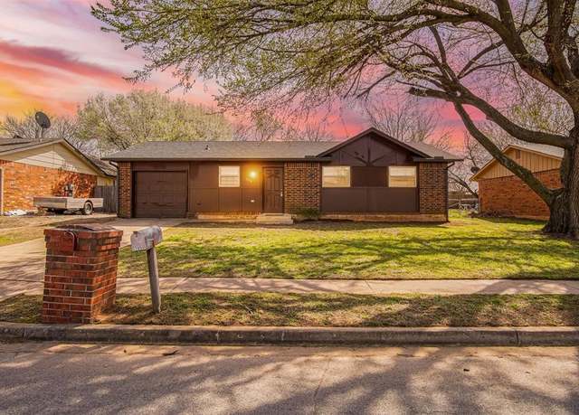 Property at 704 Meadowlake Dr, Noble, OK 73068, 3 beds, 1.5 baths