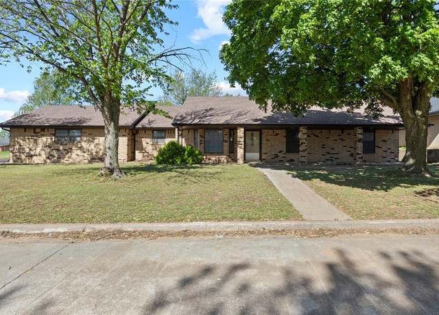 Property at 901 N Brewer Ave, Hydro, OK 73048, 3 beds, 2 baths