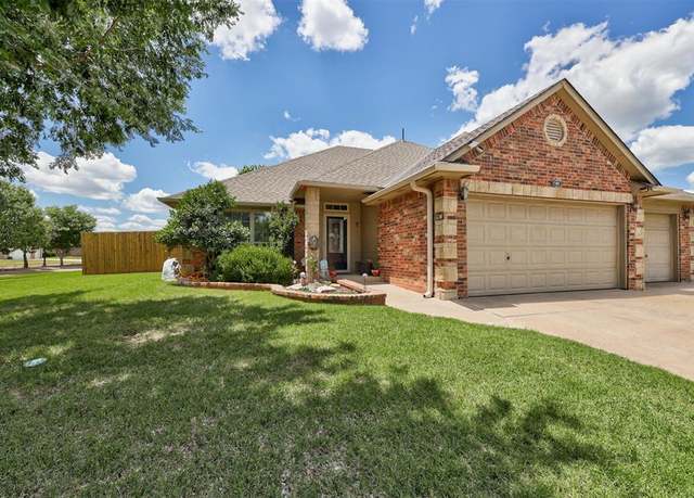 Property at 17401 White Hawk Dr, Edmond, OK 73012, 3 beds, 2 baths