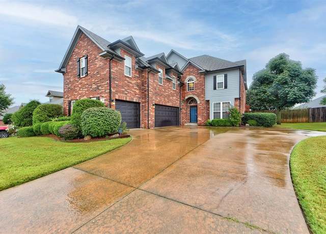 Property at 220 Highland Ter, Norman, OK 73069, 5 beds, 4 baths
