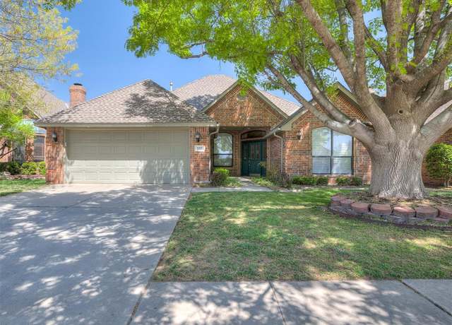 Property at 933 Riviera Dr, Norman, OK 73072, 3 beds, 2 baths
